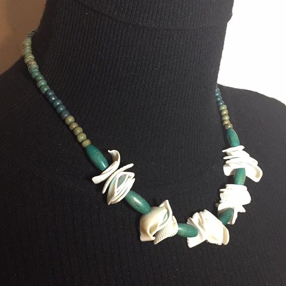 Bohemian Jewelry Natural Stones & Shell Necklace - Picture 4 of 6